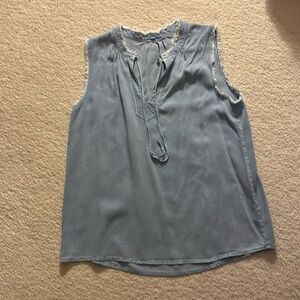 Size M, Super cute chambray sleeveless shirt with threaded edging